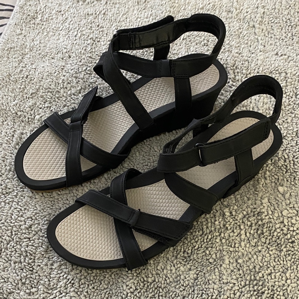 BareTraps Black Racquel Strappy Sandals